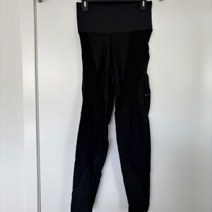 Nike Black High-Waist Compression Leggings Size Large Used